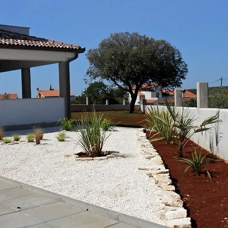 With A Parking Space - 7650 Pola